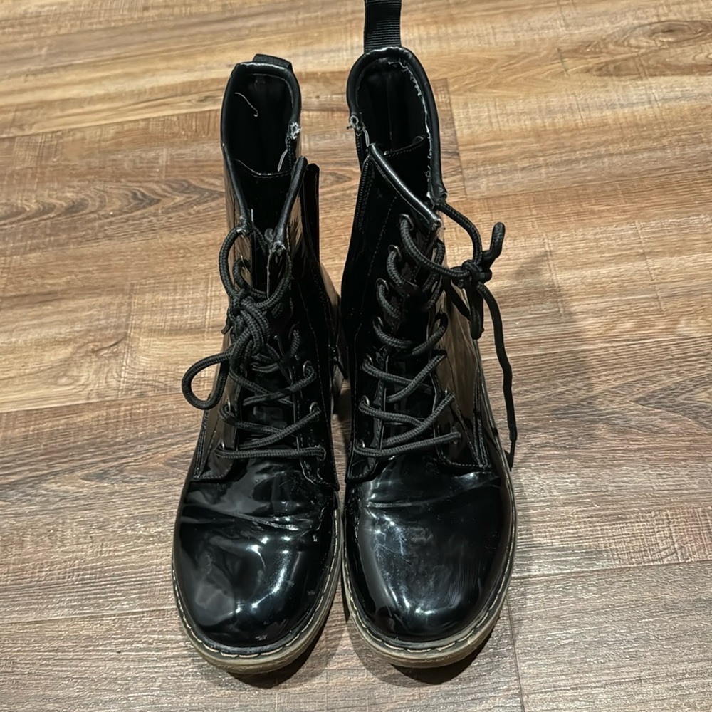 Black combat boots women’s size 9 NWOT.